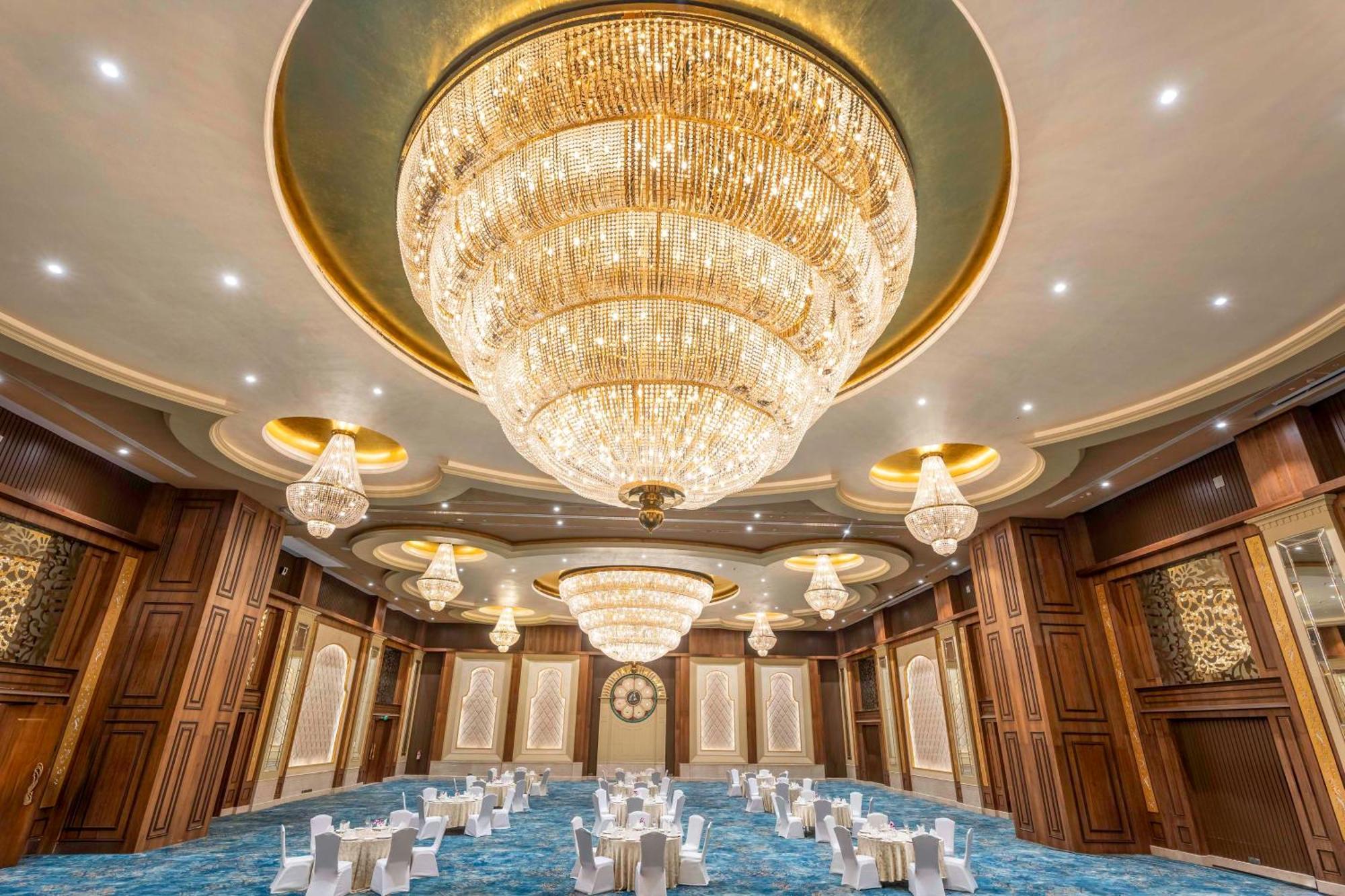 Radisson Blu Plaza Resort & Convention Centre Karjat Εξωτερικό φωτογραφία The Grand Ballroom