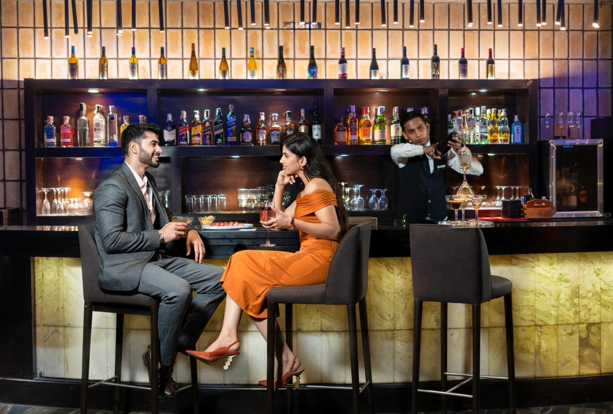 Radisson Blu Plaza Resort & Convention Centre Karjat Εξωτερικό φωτογραφία The Bar