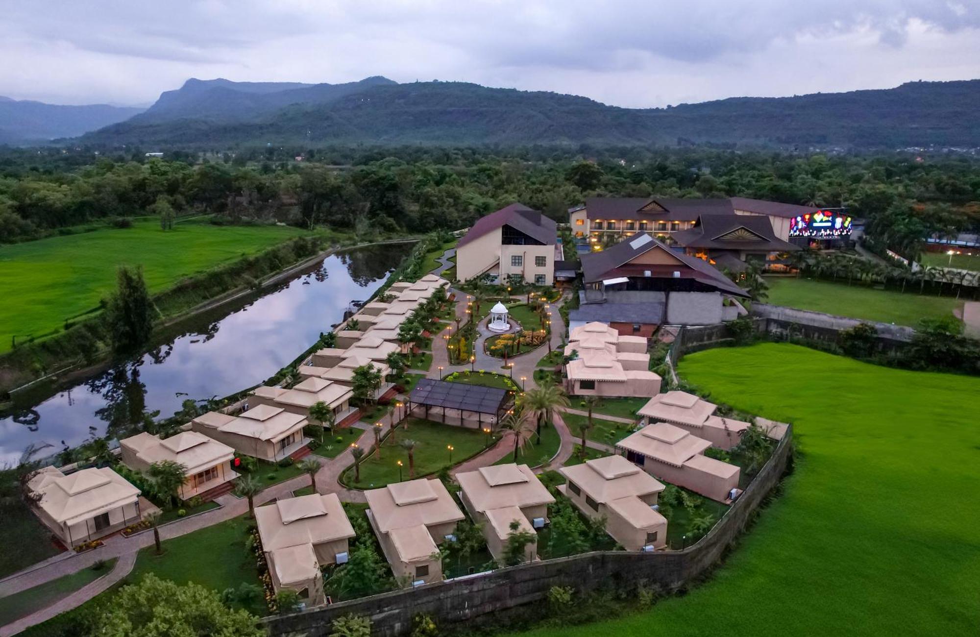Radisson Blu Plaza Resort & Convention Centre Karjat Εξωτερικό φωτογραφία