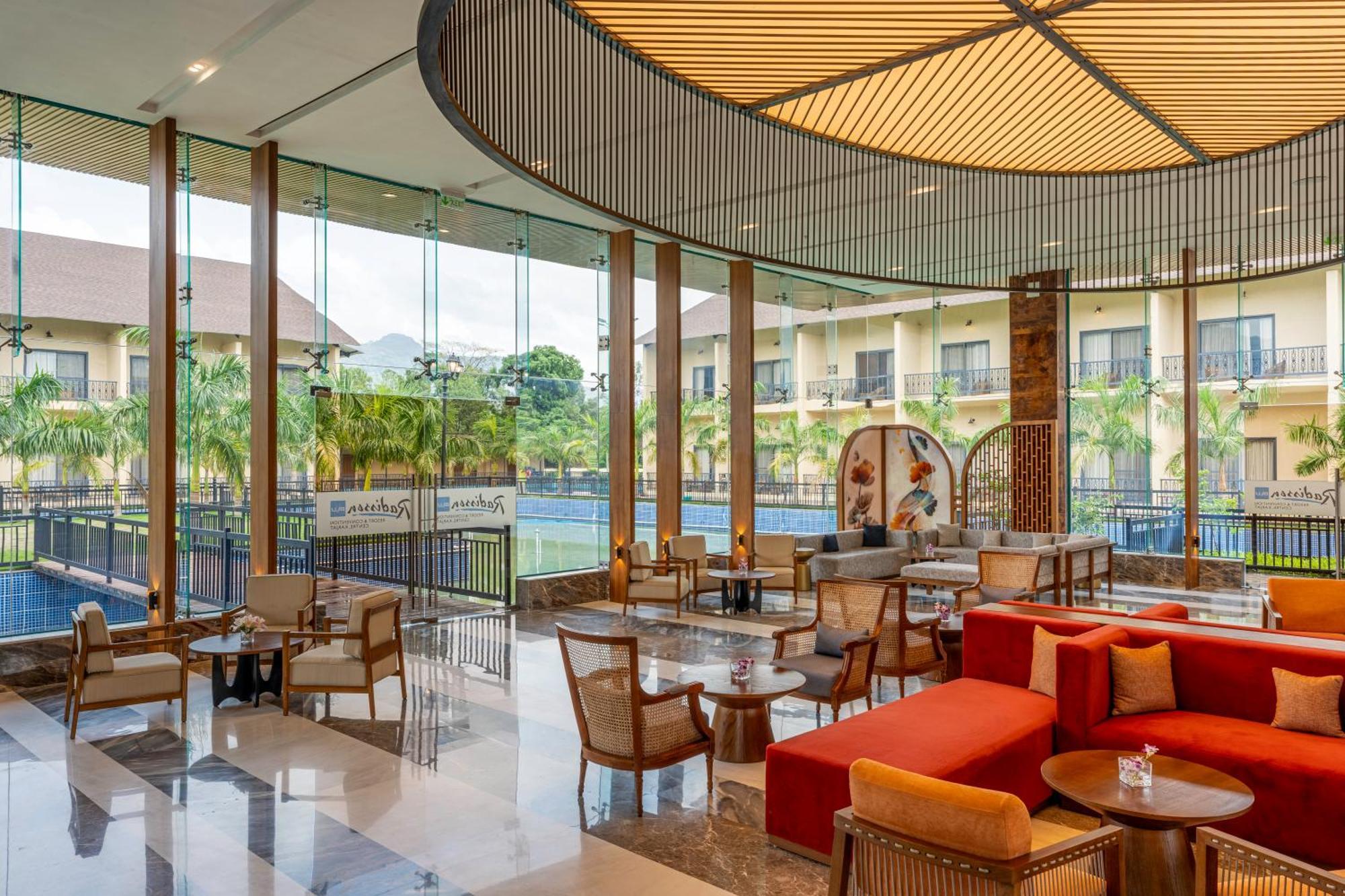 Radisson Blu Plaza Resort & Convention Centre Karjat Εξωτερικό φωτογραφία The lobby of the hotel