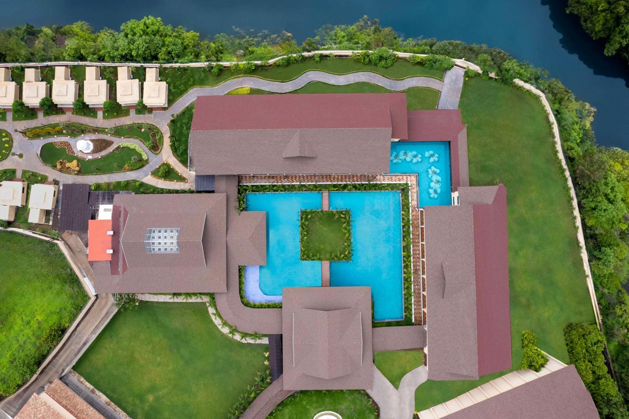 Radisson Blu Plaza Resort & Convention Centre Karjat Εξωτερικό φωτογραφία Aerial view of the resort