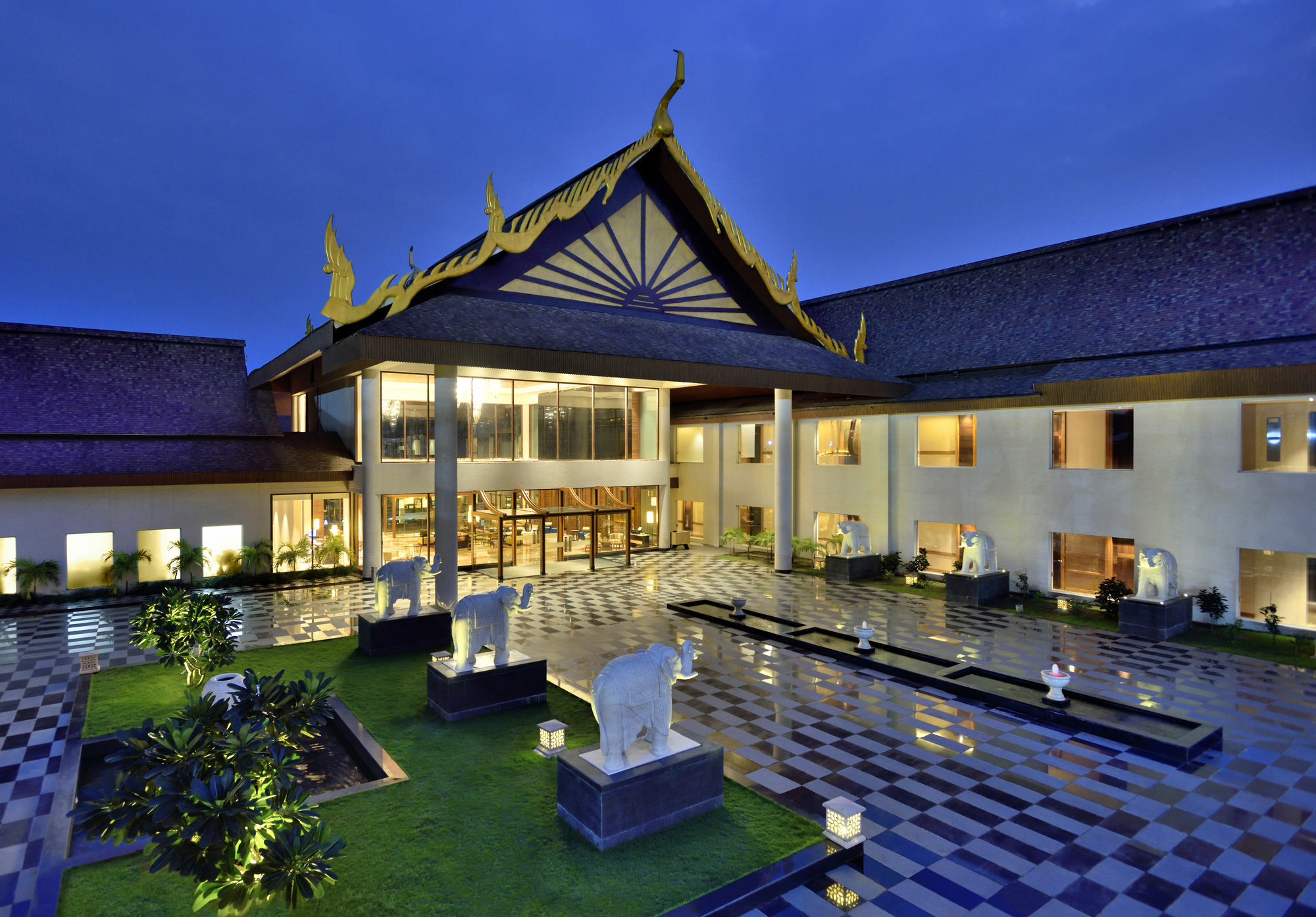 Radisson Blu Plaza Resort & Convention Centre Karjat Εξωτερικό φωτογραφία The Royal